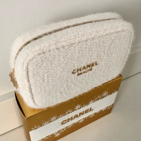 Chanel Beauty 2024 Holiday Cosmetic Pouch - Picture 7 of 9